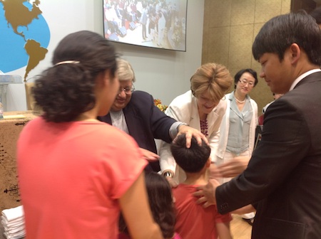 mcbc ulsan praying children